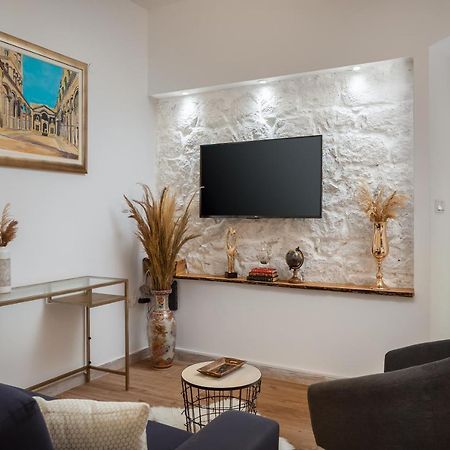 Jojo Studio Apartment - Feel The City'S Heartbeat Split Luaran gambar