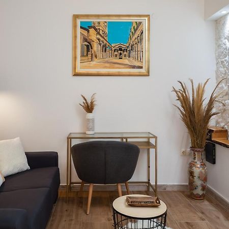 Jojo Studio Apartment - Feel The City'S Heartbeat Split Luaran gambar