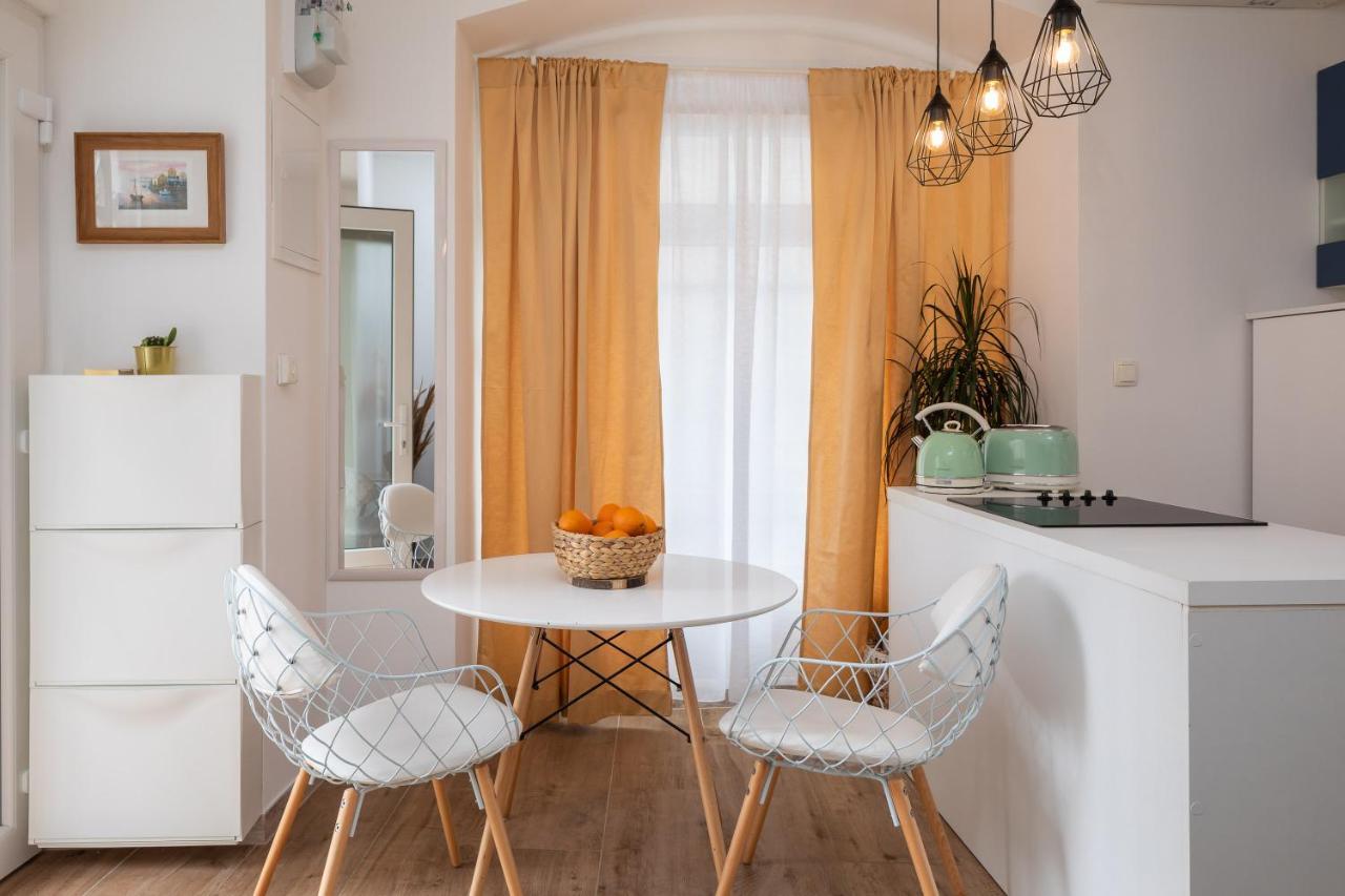 Jojo Studio Apartment - Feel The City'S Heartbeat Split Luaran gambar