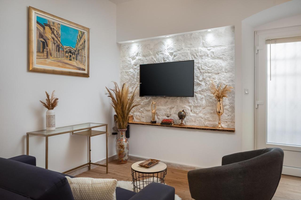 Jojo Studio Apartment - Feel The City'S Heartbeat Split Luaran gambar