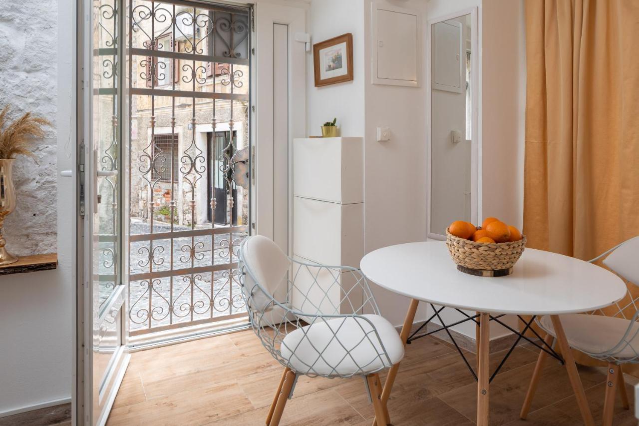 Jojo Studio Apartment - Feel The City'S Heartbeat Split Luaran gambar