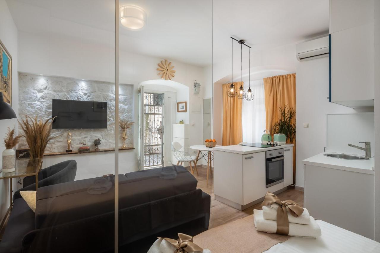 Jojo Studio Apartment - Feel The City'S Heartbeat Split Luaran gambar