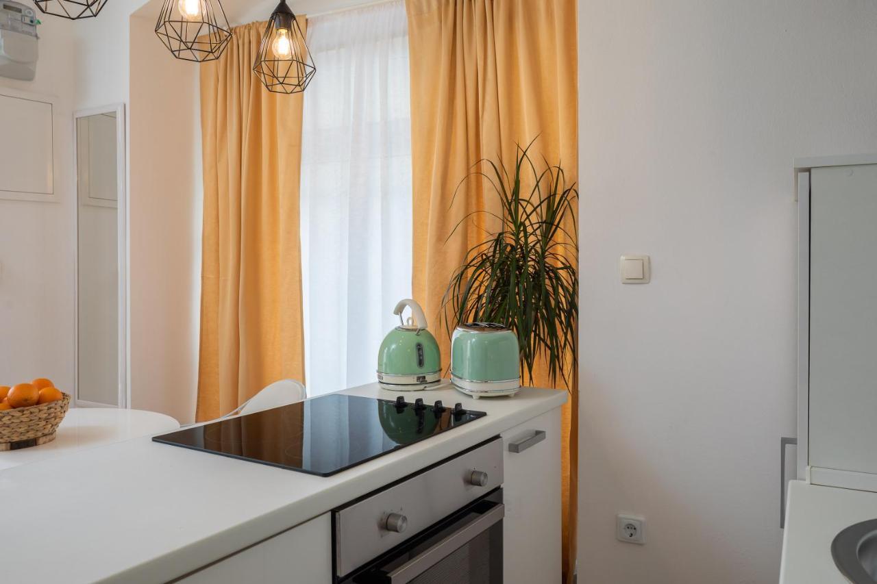 Jojo Studio Apartment - Feel The City'S Heartbeat Split Luaran gambar